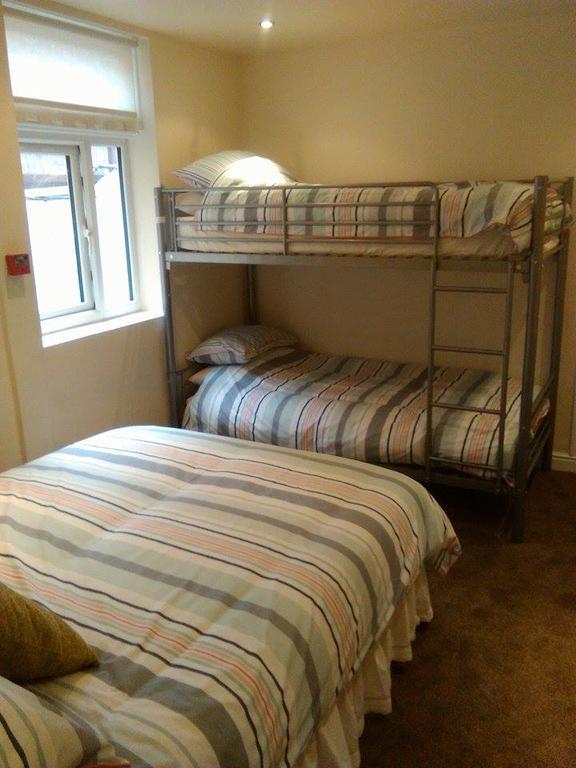 Columbus Holiday Flats Скарбъро Екстериор снимка